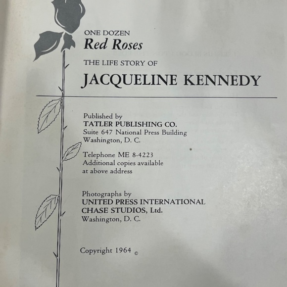Vintage Jacqueline Kennedy magazine 1964 - Picture 5 of 6